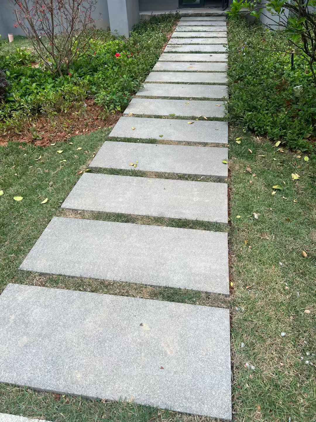 永州 芝麻黑小区踏步、汀步石铺装效果