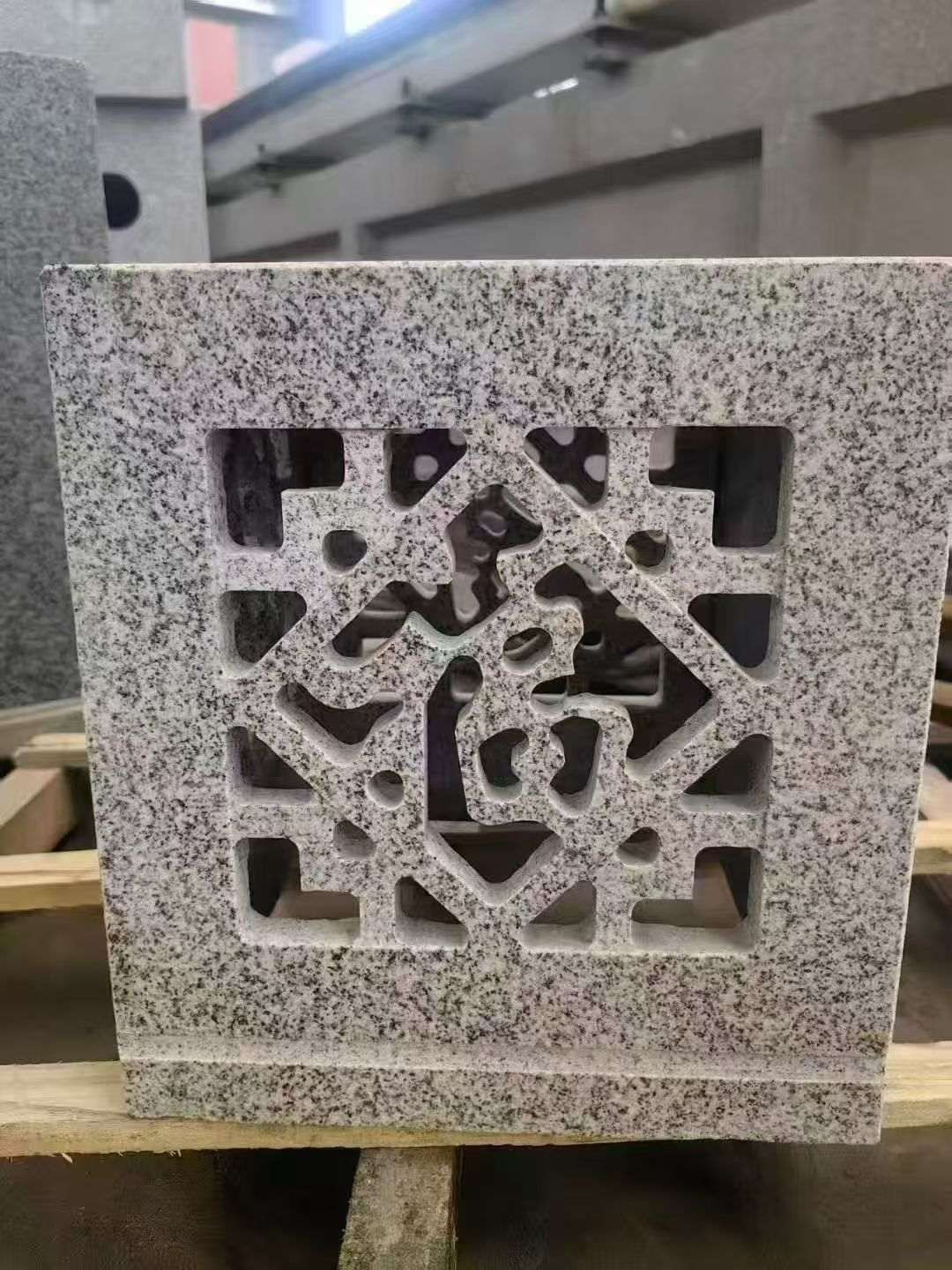 永州 芝麻白花岗岩镂空雕花灯笼