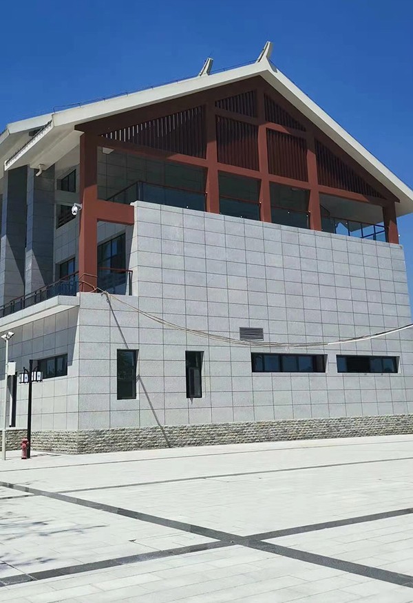 永州芝麻灰花岗岩在景区地面及墙壁的应用