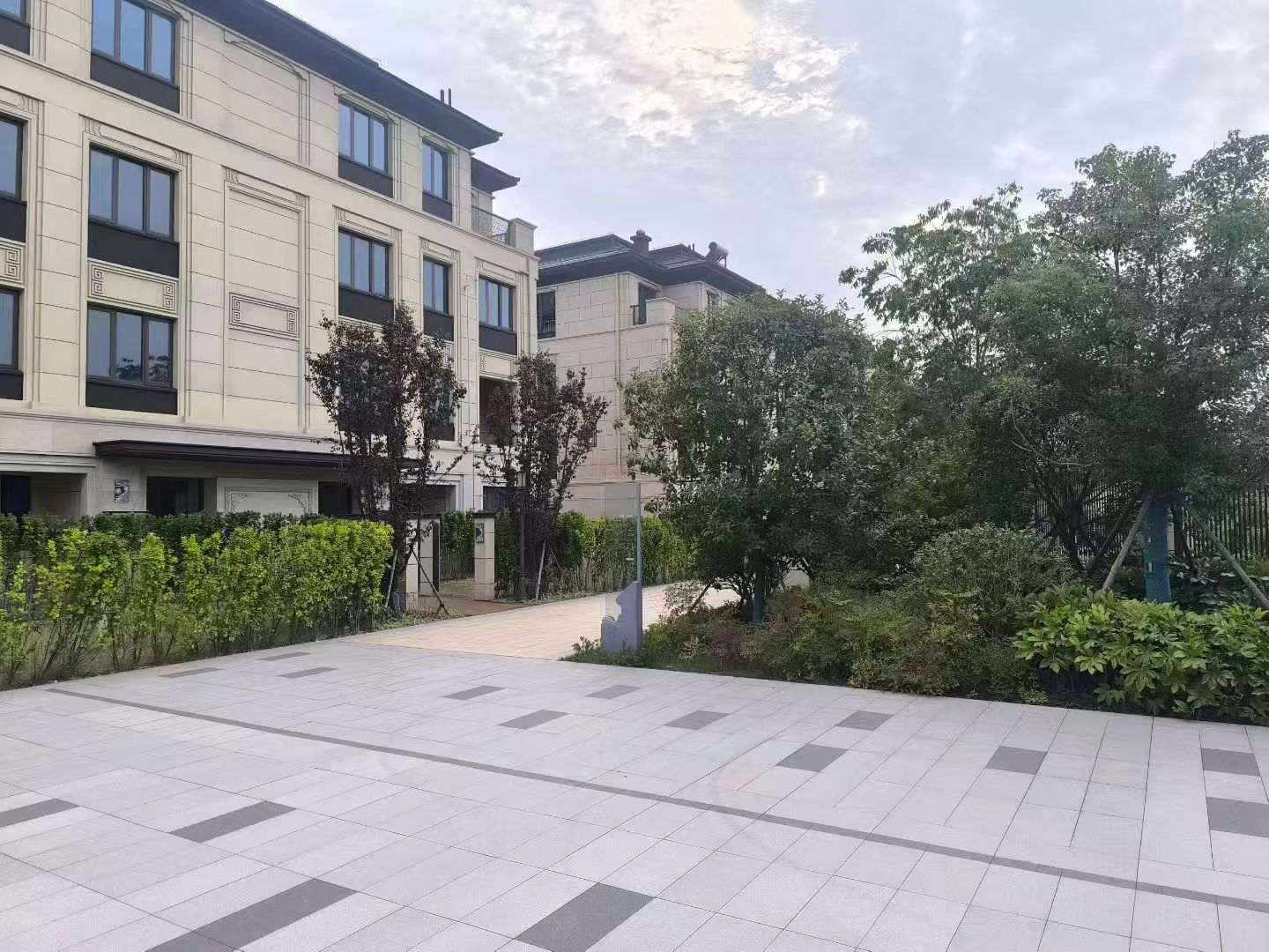 永州 芝麻白与芝麻白搭配铺装，尺寸1200*600